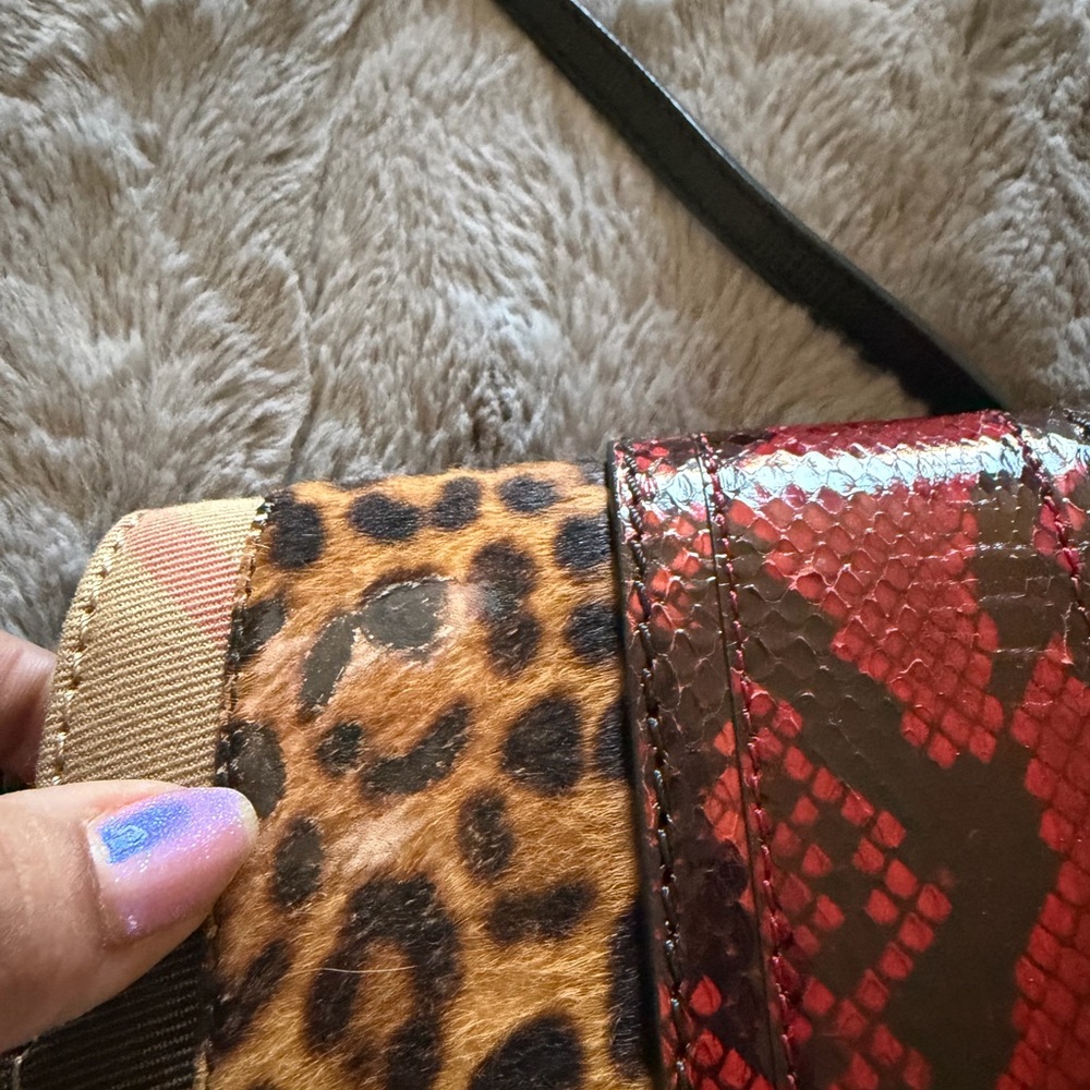 Preloved Burberry Leopard Print Crossbody Bag great condition original dust bag - Picture 4 of 10